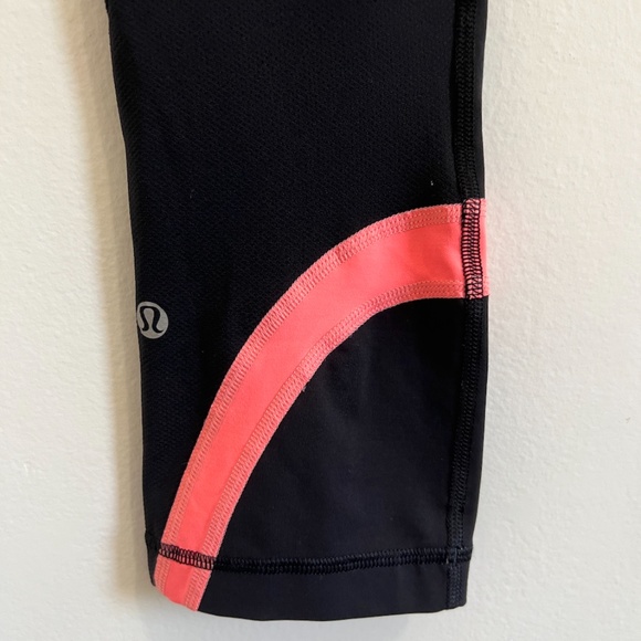 Lululemon Pink & Black Workout Leggings - Picture 7 of 8